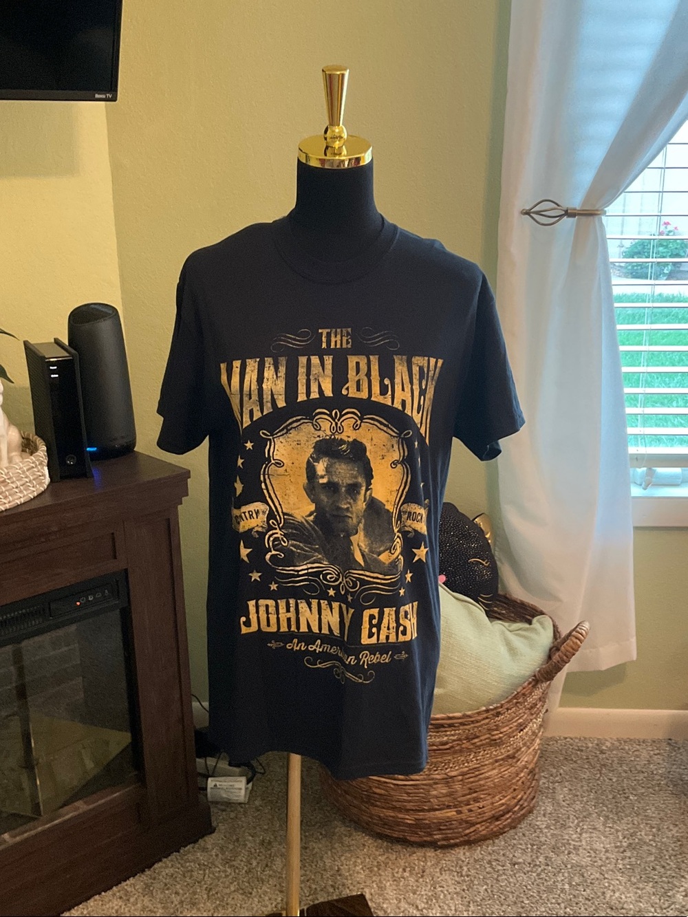 NWT Johnny Cash Museum Tee, Men’s Size Medium